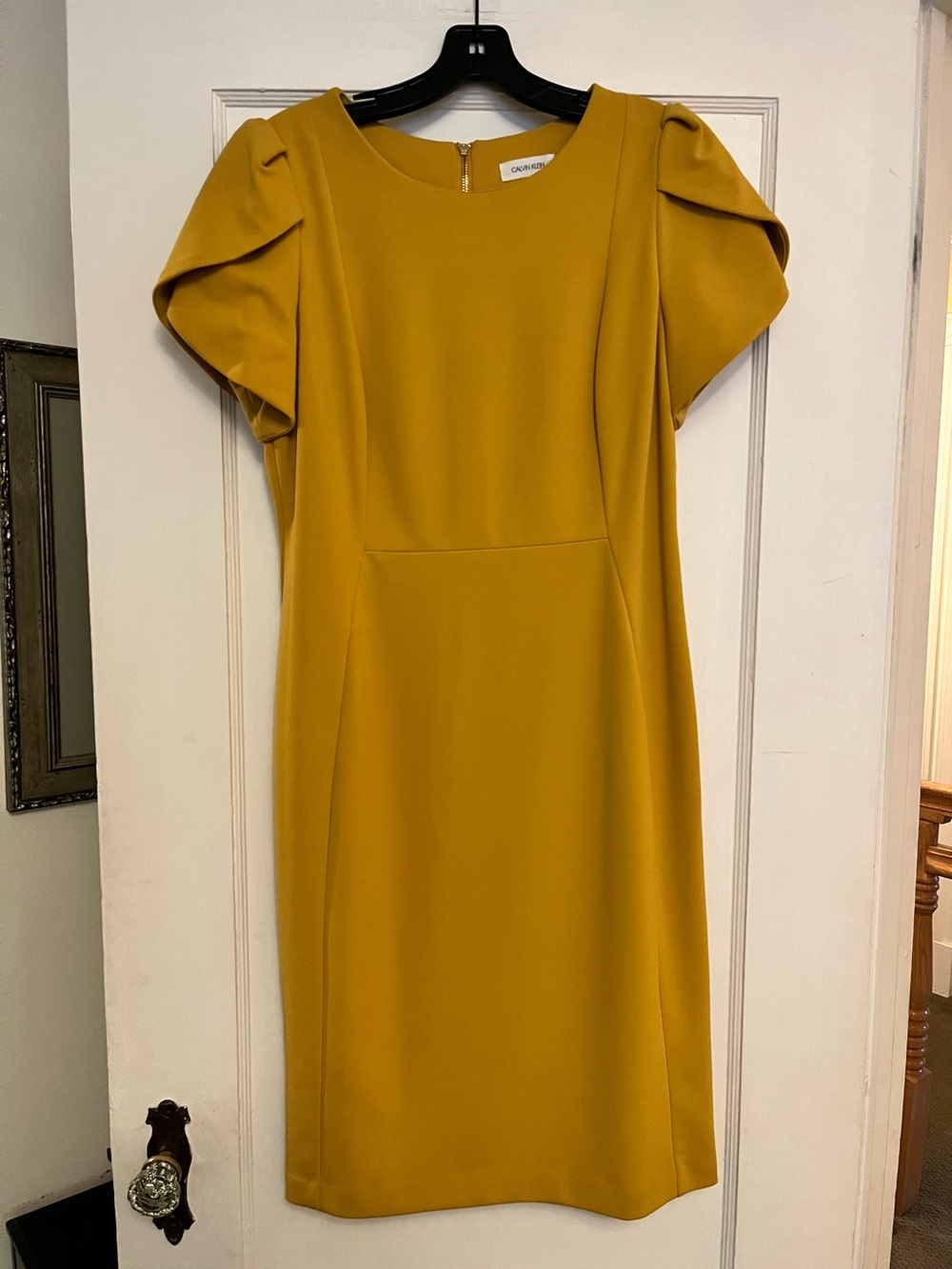 Chic Mustard Short-Sleeve Sheath Dress